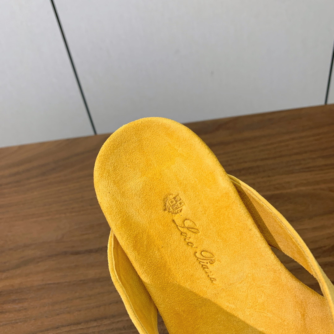 【Loro Piana】情侣款人字拖。意大利顶级羊绒复古优雅低调奢华。时尚性与皮料实用性同样兼具依然全网