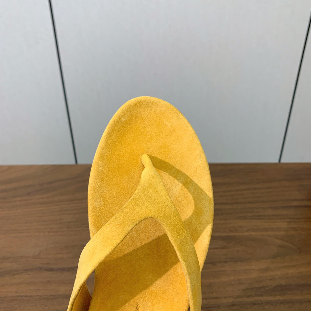 【Loro Piana】情侣款人字拖。意大利顶级羊绒复古优雅低调奢华。时尚性与皮料实用性同样兼具依然全网