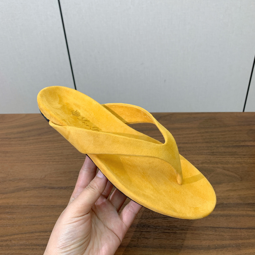 【Loro Piana】情侣款人字拖。意大利顶级羊绒复古优雅低调奢华。时尚性与皮料实用性同样兼具依然全网