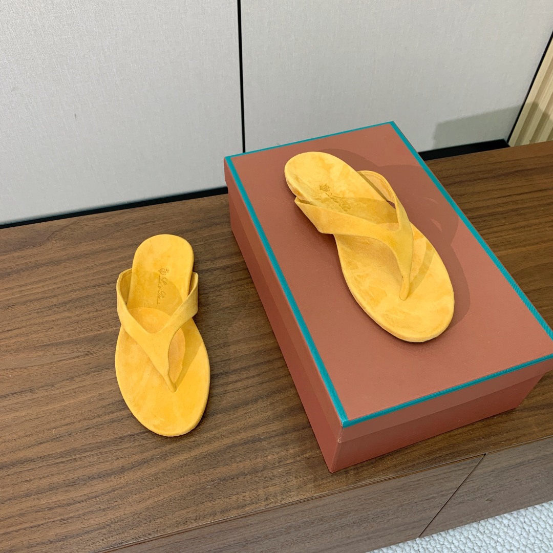 【Loro Piana】情侣款人字拖。意大利顶级羊绒复古优雅低调奢华。时尚性与皮料实用性同样兼具依然全网
