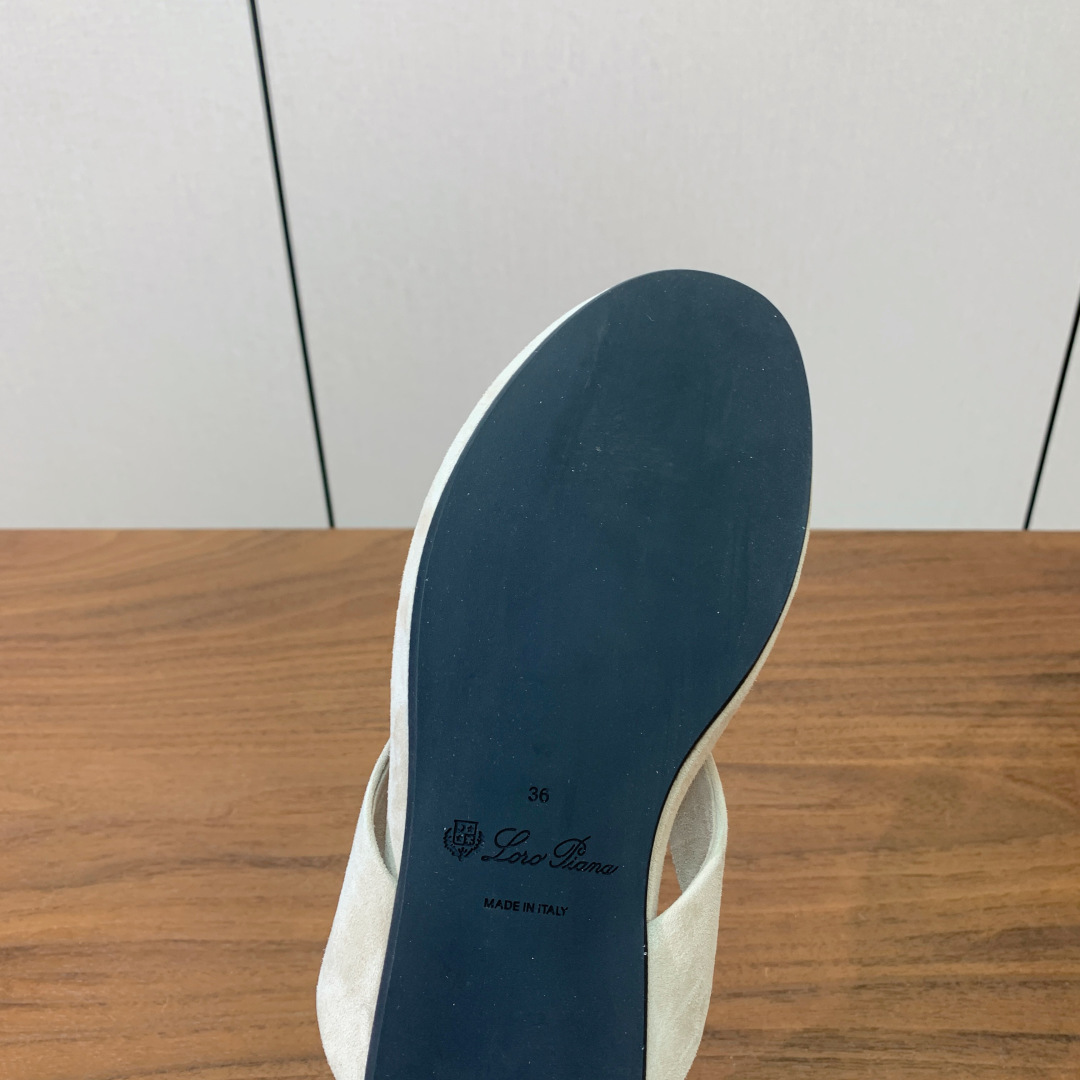 【Loro Piana】情侣款人字拖。意大利顶级羊绒复古优雅低调奢华。时尚性与皮料实用性同样兼具依然全网