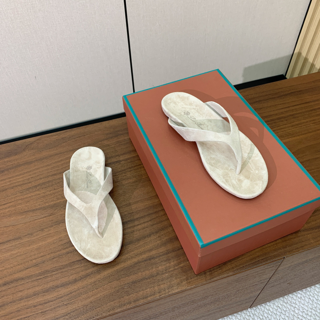 【Loro Piana】情侣款人字拖。意大利顶级羊绒复古优雅低调奢华。时尚性与皮料实用性同样兼具依然全网