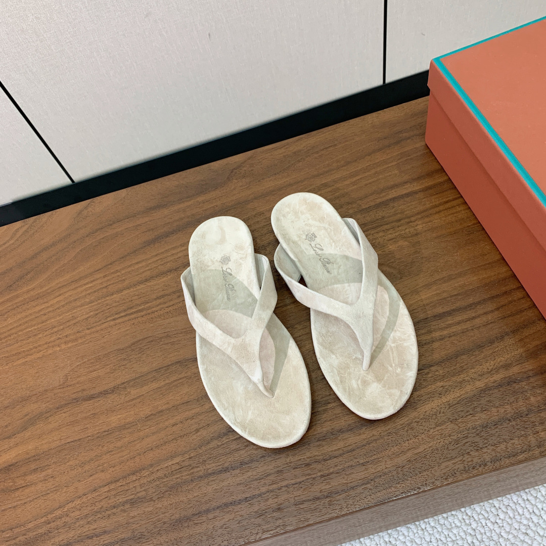 【Loro Piana】情侣款人字拖。意大利顶级羊绒复古优雅低调奢华。时尚性与皮料实用性同样兼具依然全网