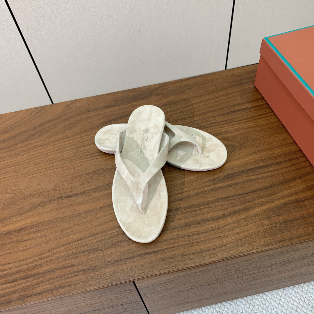 【Loro Piana】情侣款人字拖。意大利顶级羊绒复古优雅低调奢华。时尚性与皮料实用性同样兼具依然全网