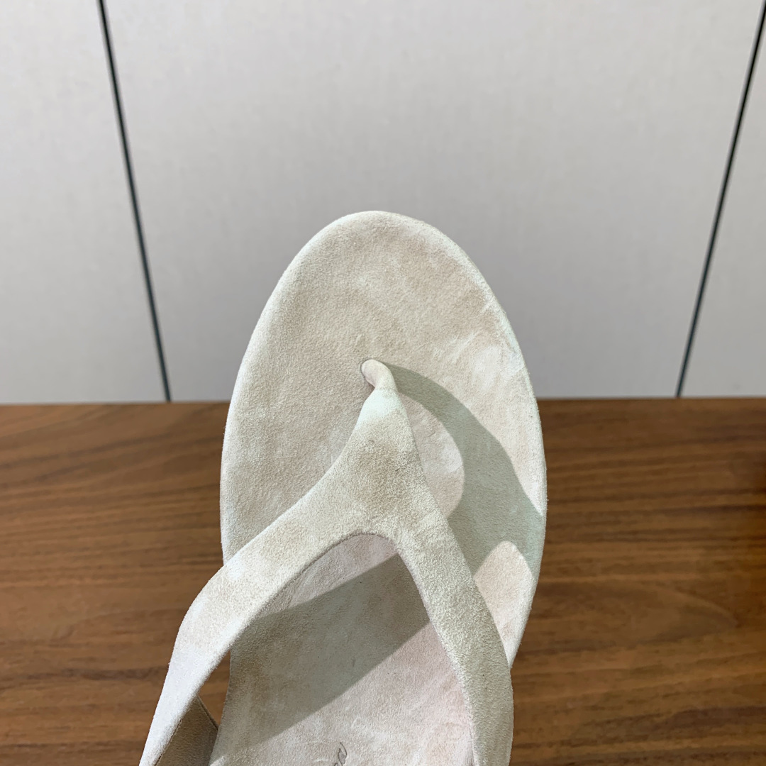 【Loro Piana】情侣款人字拖。意大利顶级羊绒复古优雅低调奢华。时尚性与皮料实用性同样兼具依然全网