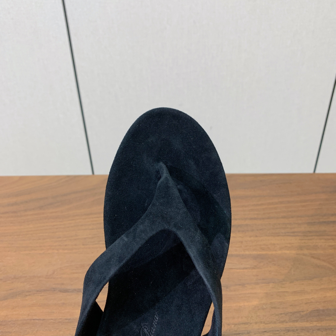 【Loro Piana】情侣款人字拖。意大利顶级羊绒复古优雅低调奢华。时尚性与皮料实用性同样兼具依然全网