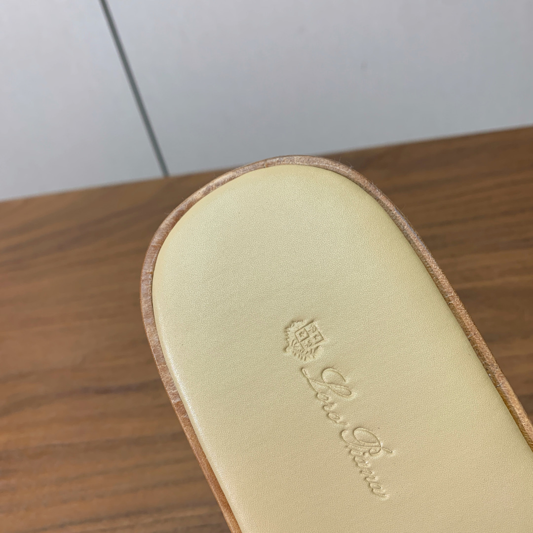 【Loro Piana】男款拖鞋。时尚性与皮料实用性同样兼具依然全网最高品质。鞋面牛皮（非市面超纤）羊皮