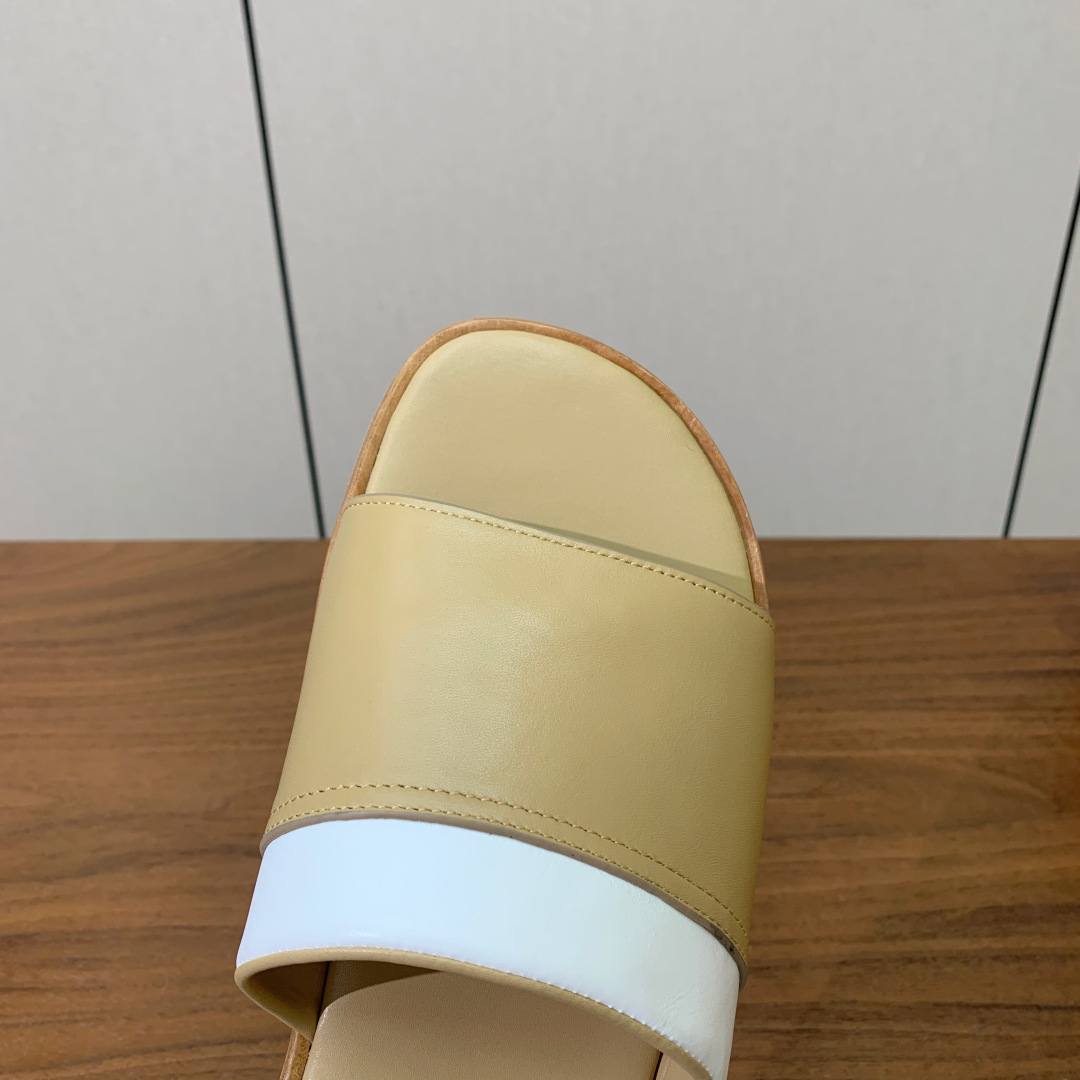 【Loro Piana】男款拖鞋。时尚性与皮料实用性同样兼具依然全网最高品质。鞋面牛皮（非市面超纤）羊皮