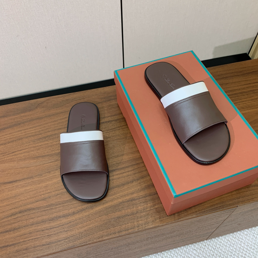【Loro Piana】男款拖鞋。时尚性与皮料实用性同样兼具依然全网最高品质。鞋面牛皮（非市面超纤）羊皮