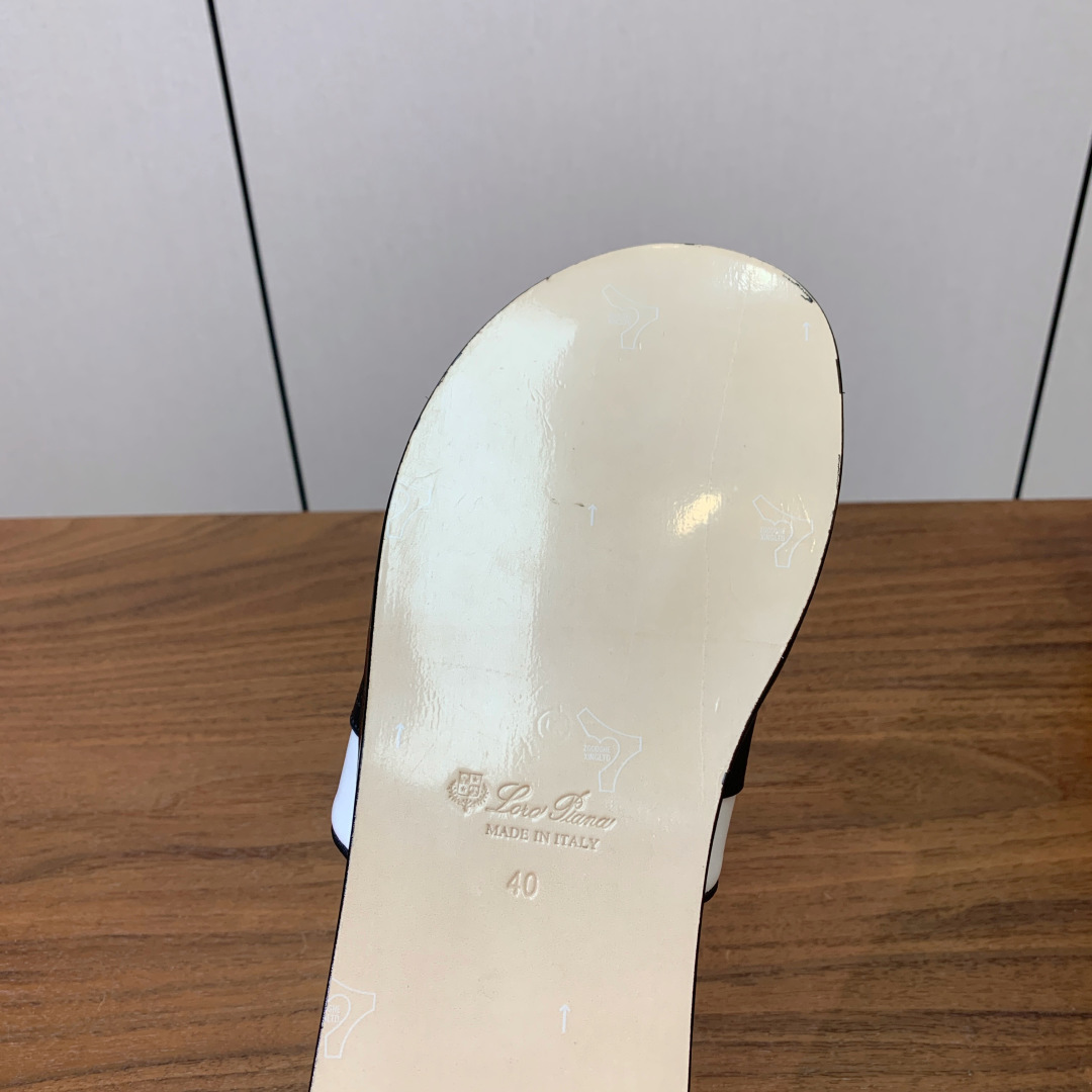 【Loro Piana】男款拖鞋。时尚性与皮料实用性同样兼具依然全网最高品质。鞋面牛皮（非市面超纤）羊皮
