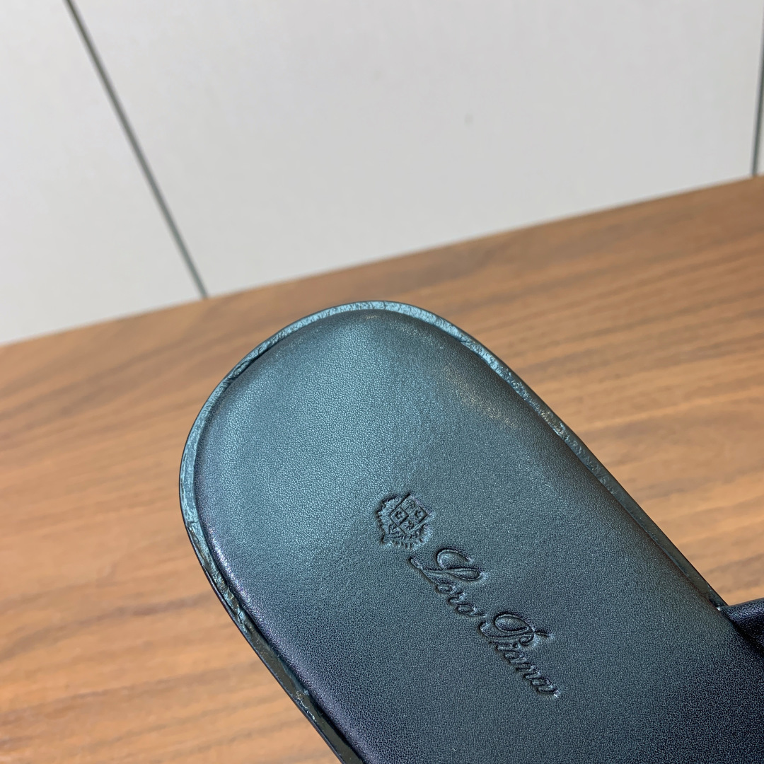 【Loro Piana】男款拖鞋。时尚性与皮料实用性同样兼具依然全网最高品质。鞋面牛皮（非市面超纤）羊皮