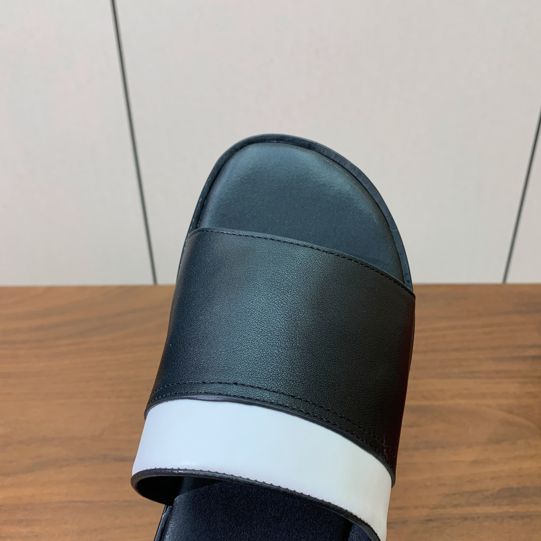【Loro Piana】男款拖鞋。时尚性与皮料实用性同样兼具依然全网最高品质。鞋面牛皮（非市面超纤）羊皮