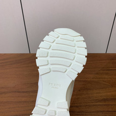 【Prad*】情侣款复古运动鞋。上脚非常舒适。鞋面牛反绒拼接定制网面。羊皮垫脚。定制橡胶大底。 码数:女 【Prad*】情侣款复古运动鞋。上脚非常舒适。鞋面牛反绒拼接定制网面。羊皮垫脚。定制橡胶大底。 码数:女