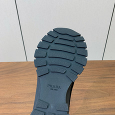 【Prad*】情侣款复古运动鞋。上脚非常舒适。鞋面牛反绒拼接定制网面。羊皮垫脚。定制橡胶大底。 码数:女 【Prad*】情侣款复古运动鞋。上脚非常舒适。鞋面牛反绒拼接定制网面。羊皮垫脚。定制橡胶大底。 码数:女