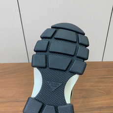 【Prad*】情侣款复古运动鞋。上脚非常舒适。鞋面牛反绒拼接定制网面。羊皮垫脚。定制橡胶大底。 码数:女 【Prad*】情侣款复古运动鞋。上脚非常舒适。鞋面牛反绒拼接定制网面。羊皮垫脚。定制橡胶大底。 码数:女