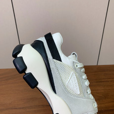 【Prad*】情侣款复古运动鞋。上脚非常舒适。鞋面牛反绒拼接定制网面。羊皮垫脚。定制橡胶大底。 码数:女 【Prad*】情侣款复古运动鞋。上脚非常舒适。鞋面牛反绒拼接定制网面。羊皮垫脚。定制橡胶大底。 码数:女