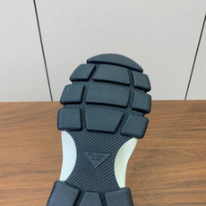 【Prad*】情侣款复古运动鞋。上脚非常舒适。鞋面牛反绒拼接定制网面。羊皮垫脚。定制橡胶大底。 码数:女 【Prad*】情侣款复古运动鞋。上脚非常舒适。鞋面牛反绒拼接定制网面。羊皮垫脚。定制橡胶大底。 码数:女