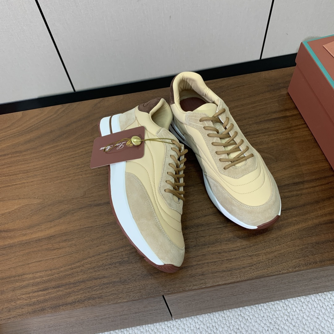 【Loro Piana】情侣款休闲运动鞋。简约时尚，鞋面采用牛反绒拼布。羊皮垫脚。定制橡胶底。码数：女3