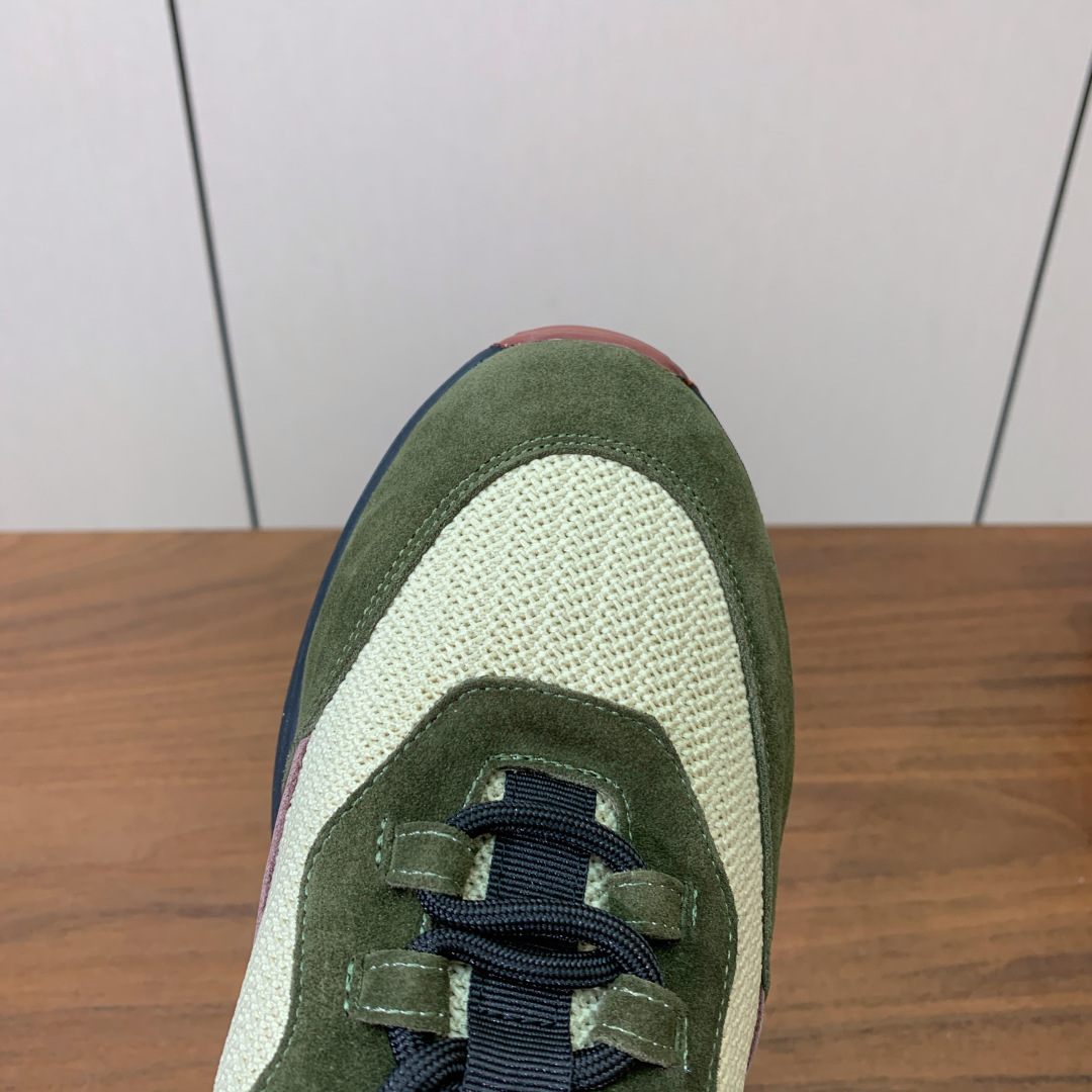 【Loro Piana】情侣款休闲运动鞋。简约时尚，鞋面采用牛反绒拼网面。羊皮垫脚。定制橡胶底。码数：女