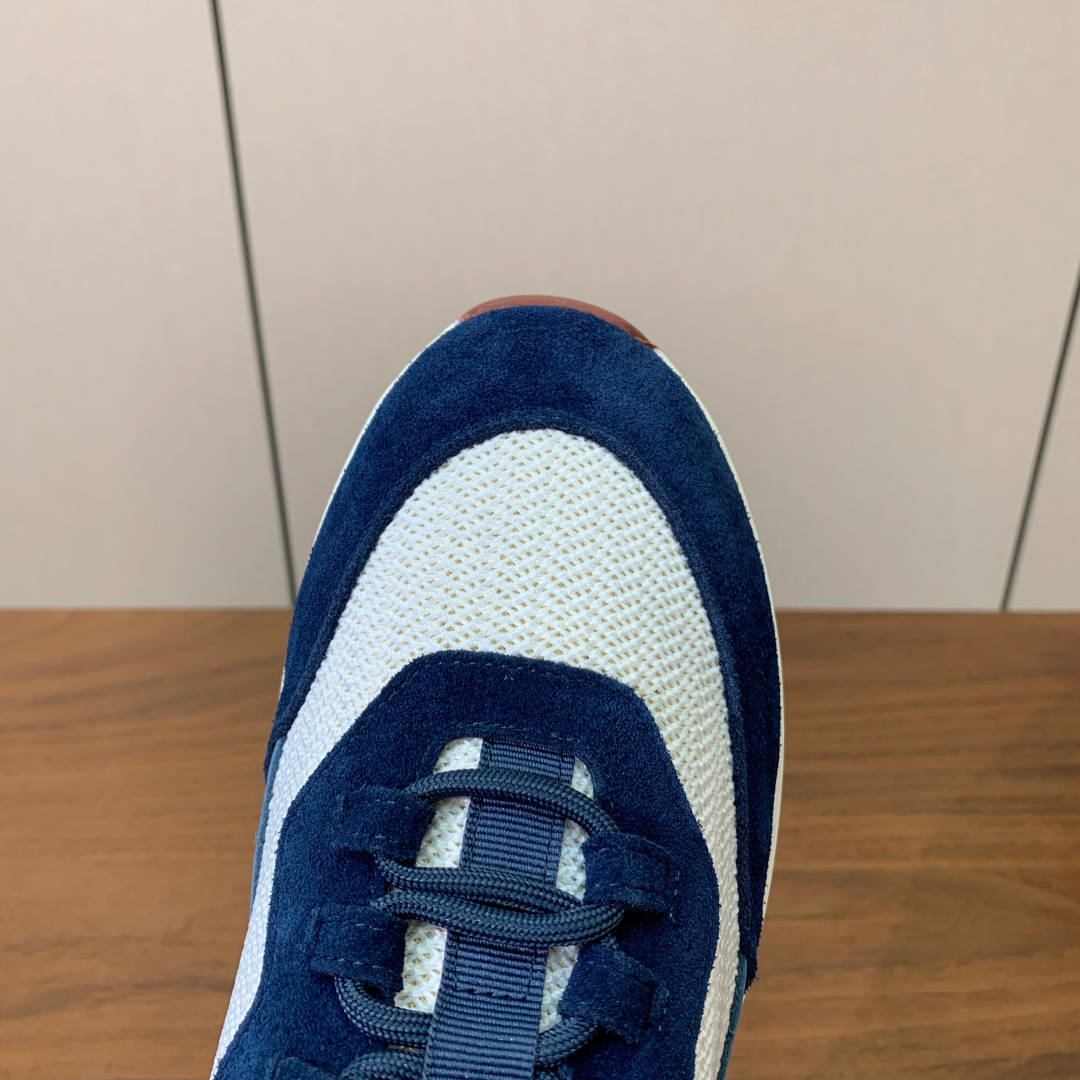 【Loro Piana】情侣款休闲运动鞋。简约时尚，鞋面采用牛反绒拼网面。羊皮垫脚。定制橡胶底。码数：女