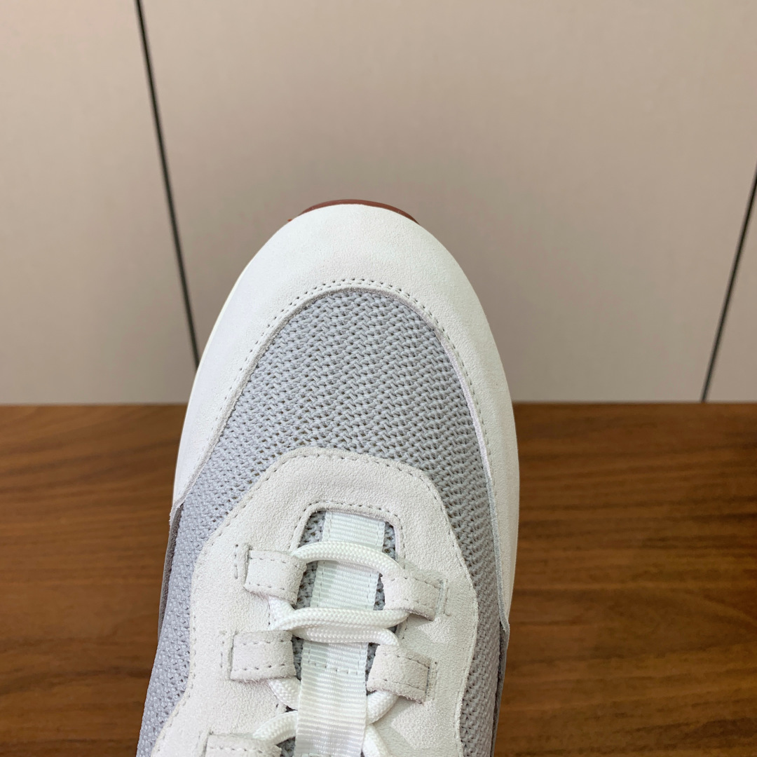 【Loro Piana】情侣款休闲运动鞋。简约时尚，鞋面采用牛反绒拼网面。羊皮垫脚。定制橡胶底。码数：女