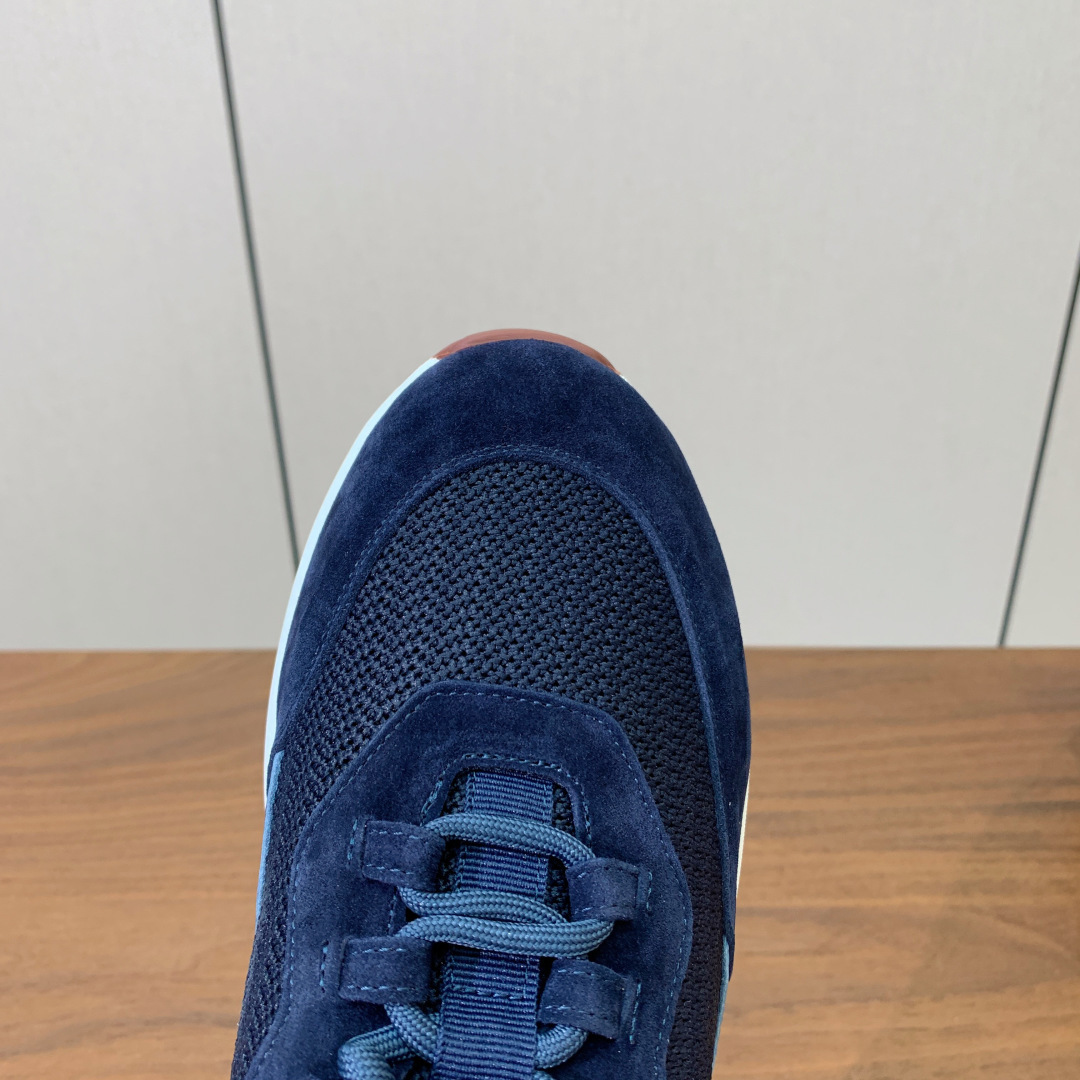 【Loro Piana】情侣款休闲运动鞋。简约时尚，鞋面采用牛反绒拼网面。羊皮垫脚。定制橡胶底。码数：女