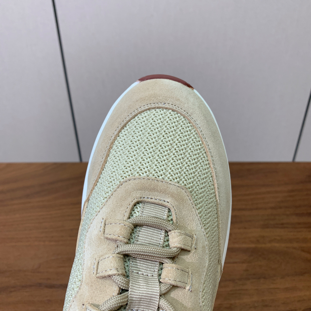 【Loro Piana】情侣款休闲运动鞋。简约时尚，鞋面采用牛反绒拼网面。羊皮垫脚。定制橡胶底。码数：女