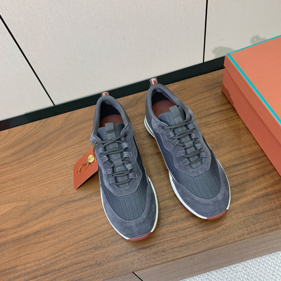 【Loro Piana】情侣款休闲运动鞋。简约时尚，鞋面采用牛反绒拼网面。羊皮垫脚。定制橡胶底。码数：女