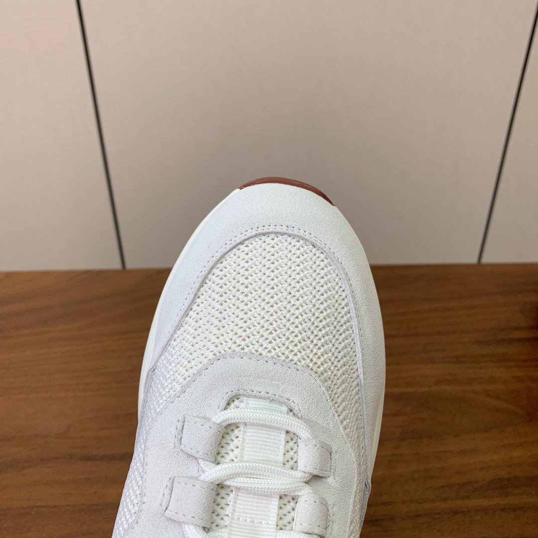 【Loro Piana】情侣款休闲运动鞋。简约时尚，鞋面采用牛反绒拼网面。羊皮垫脚。定制橡胶底。码数：女