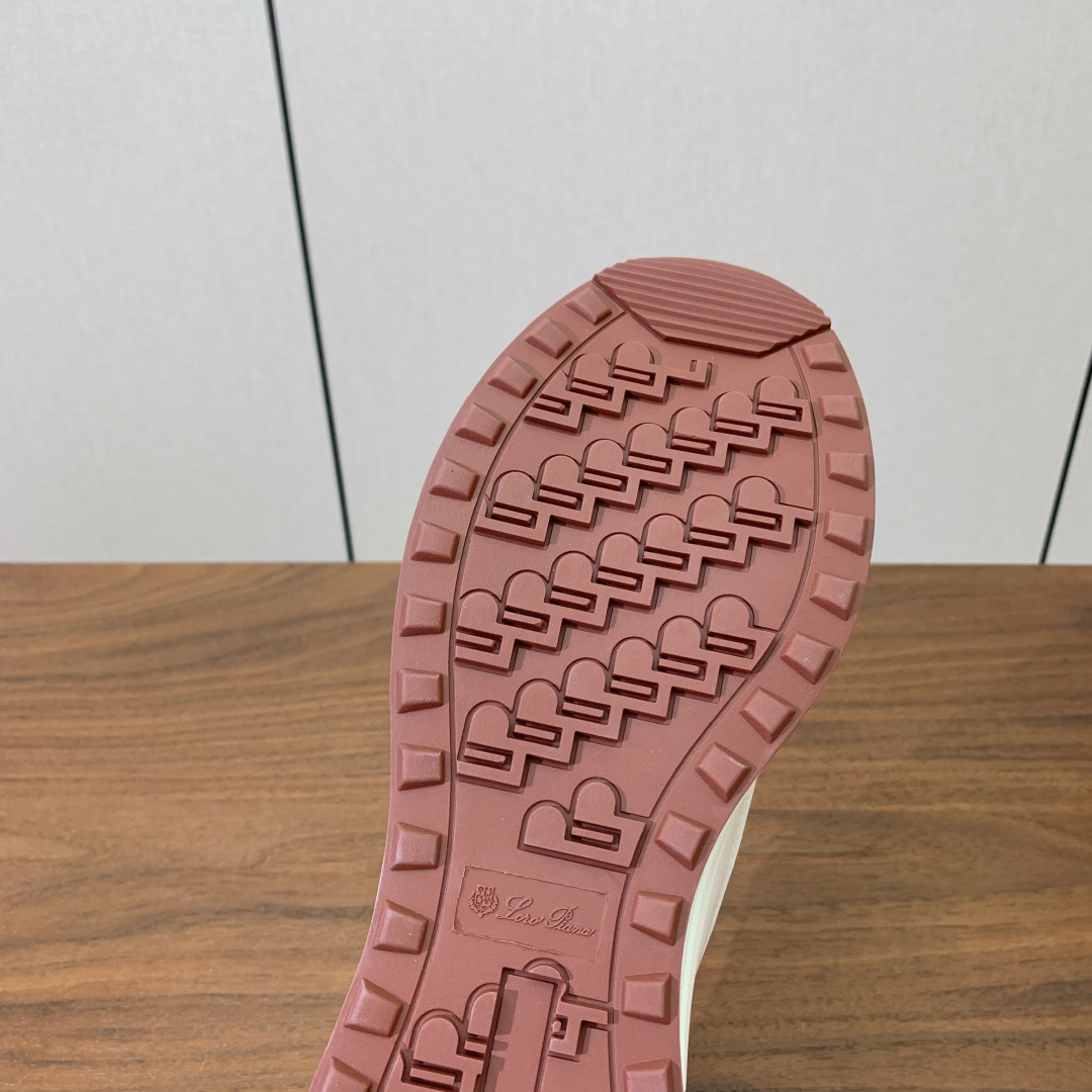 【Loro Piana】情侣款休闲运动鞋。简约时尚，鞋面采用牛反绒拼网面。羊皮垫脚。定制橡胶底。码数：女