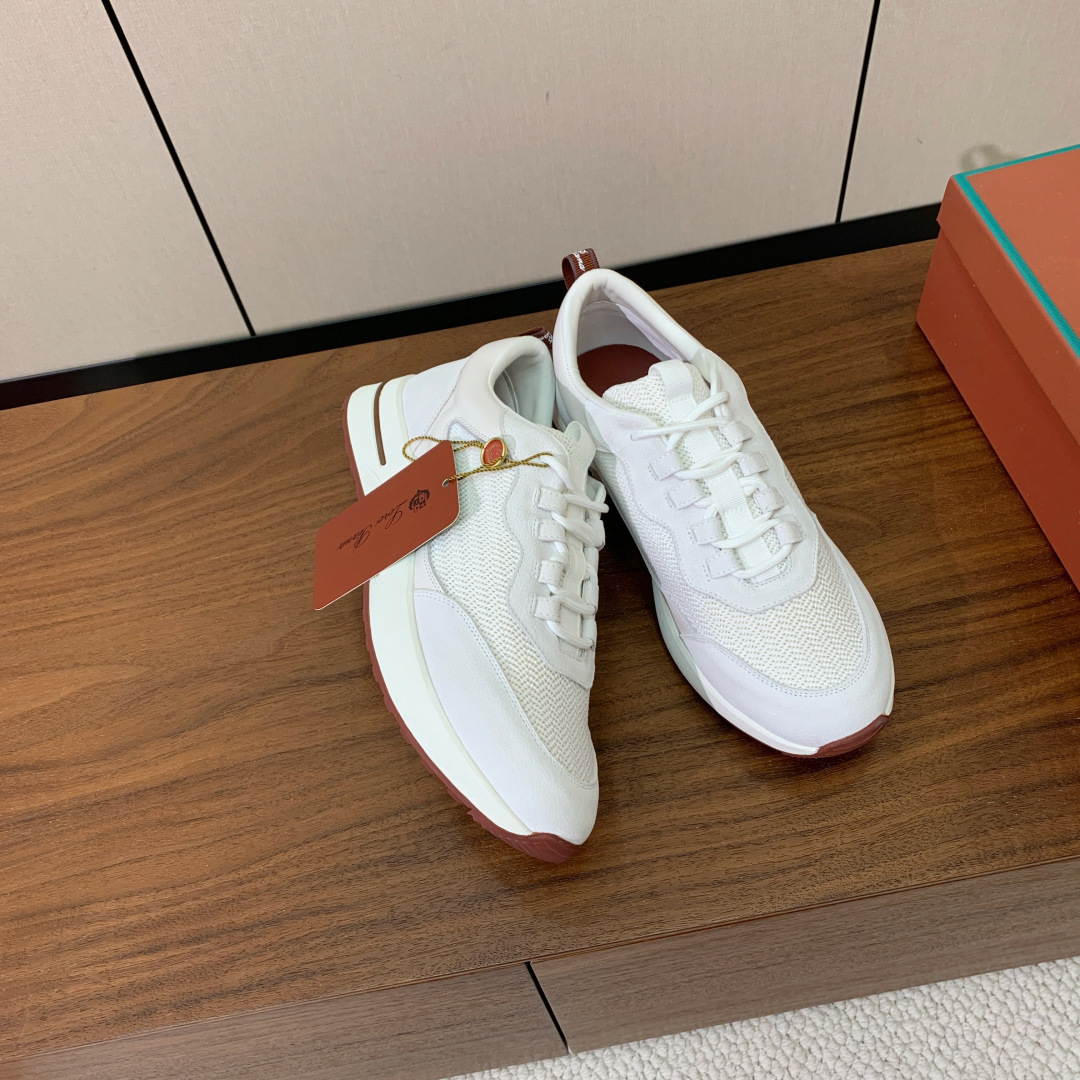 【Loro Piana】情侣款休闲运动鞋。简约时尚，鞋面采用牛反绒拼网面。羊皮垫脚。定制橡胶底。码数：女