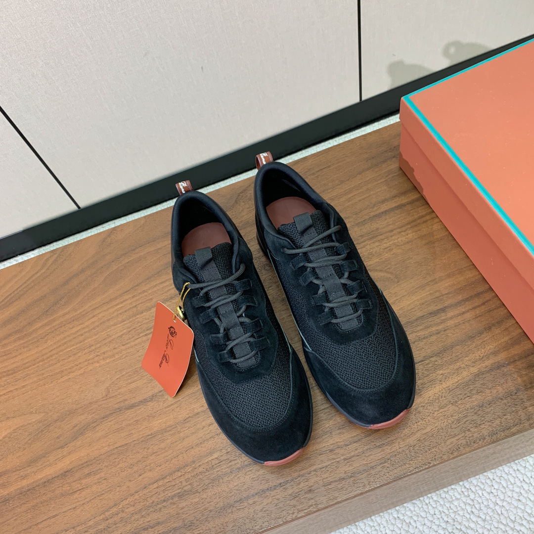 【Loro Piana】情侣款休闲运动鞋。简约时尚，鞋面采用牛反绒拼网面。羊皮垫脚。定制橡胶底。码数：女