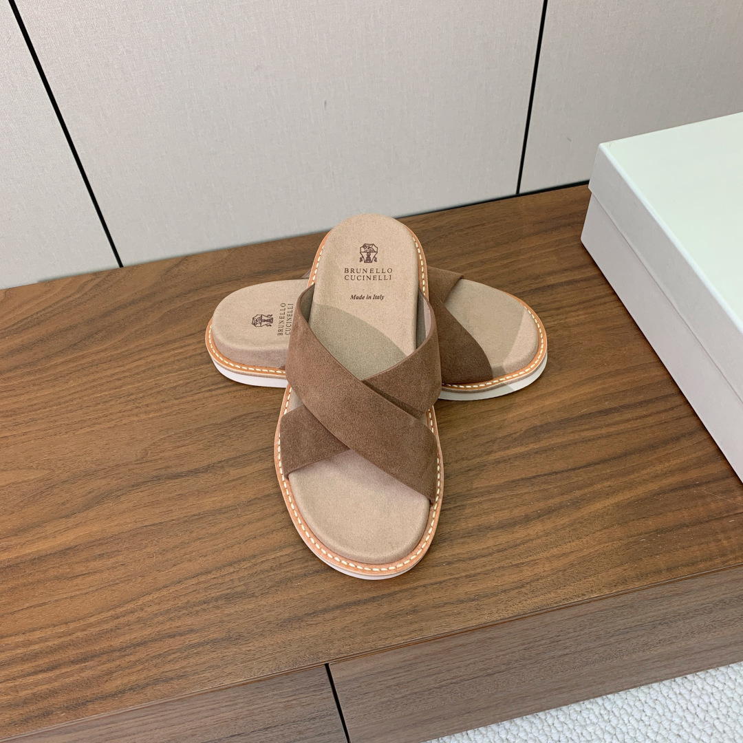 【BRUNELL* CUCINELL*】情侣款拖鞋。鞋面进口环保牛绒，定制橡胶大底。真皮沿条。码数：女：