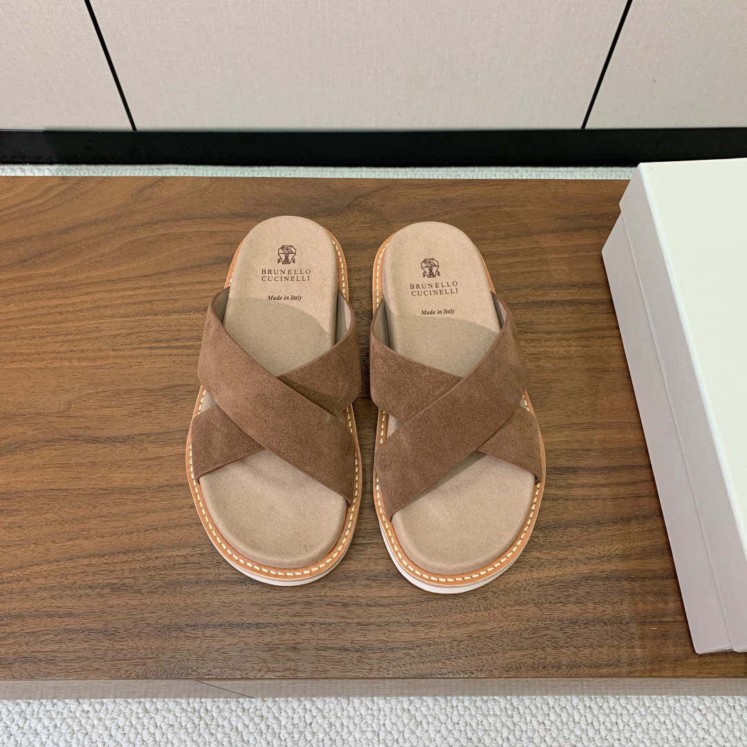 【BRUNELL* CUCINELL*】情侣款拖鞋。鞋面进口环保牛绒，定制橡胶大底。真皮沿条。码数：女：