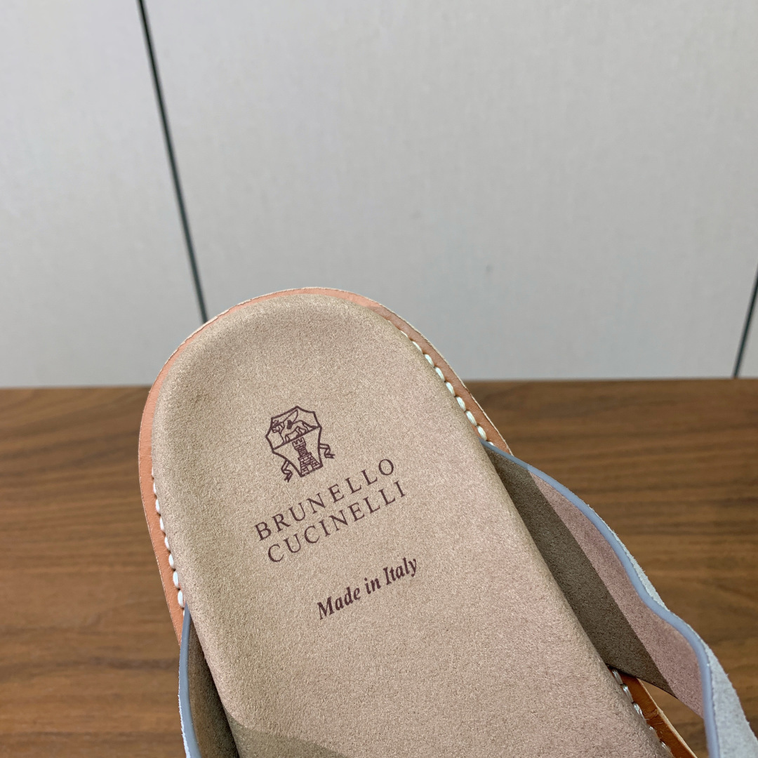 【BRUNELL* CUCINELL*】情侣款拖鞋。鞋面进口环保牛绒，定制橡胶大底。真皮沿条。码数：女：