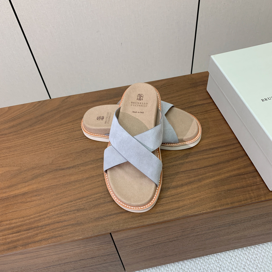 【BRUNELL* CUCINELL*】情侣款拖鞋。鞋面进口环保牛绒，定制橡胶大底。真皮沿条。码数：女：