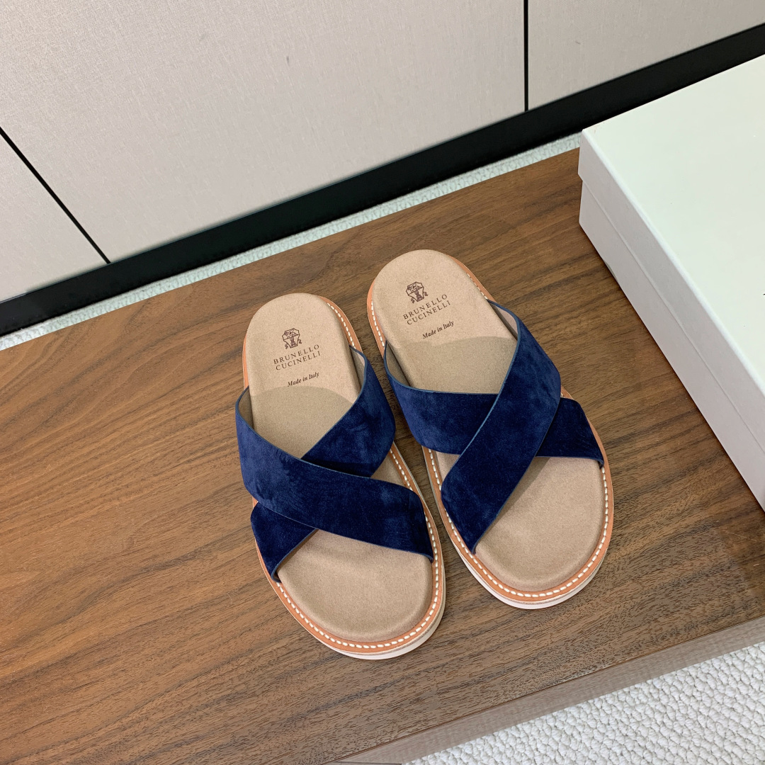 【BRUNELL* CUCINELL*】情侣款拖鞋。鞋面进口环保牛绒，定制橡胶大底。真皮沿条。码数：女：
