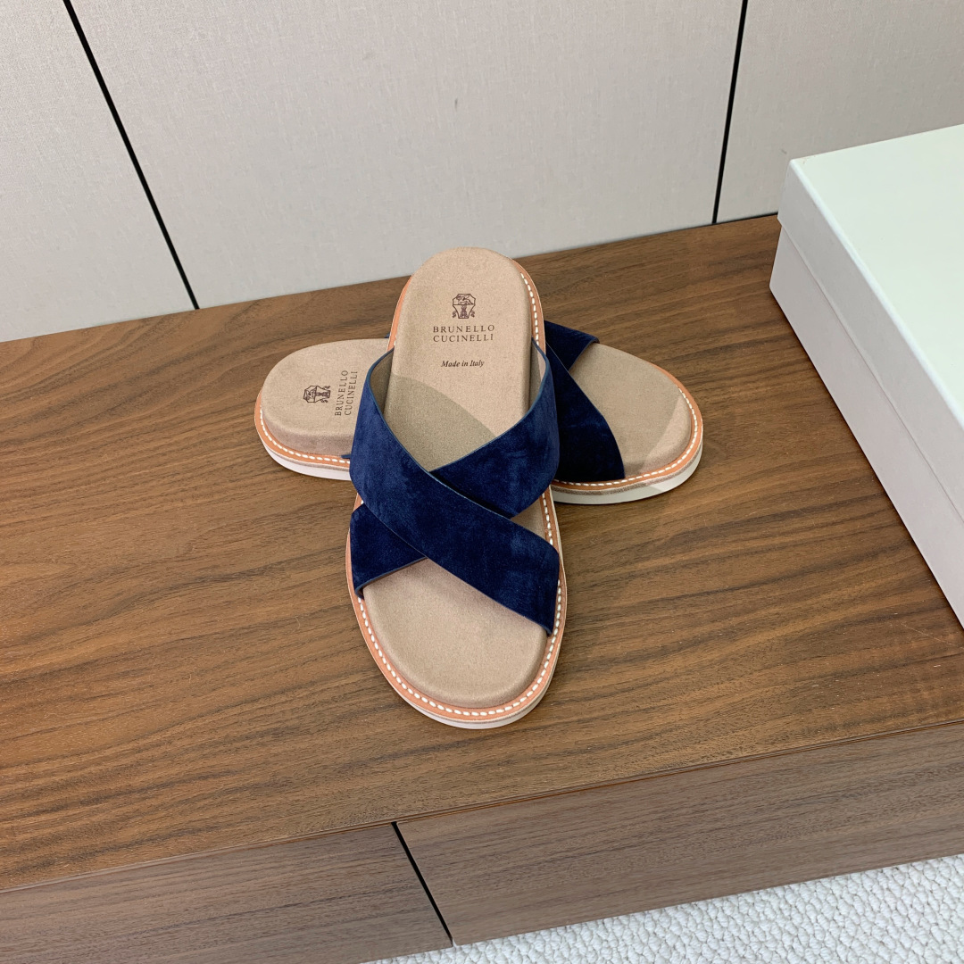 【BRUNELL* CUCINELL*】情侣款拖鞋。鞋面进口环保牛绒，定制橡胶大底。真皮沿条。码数：女：