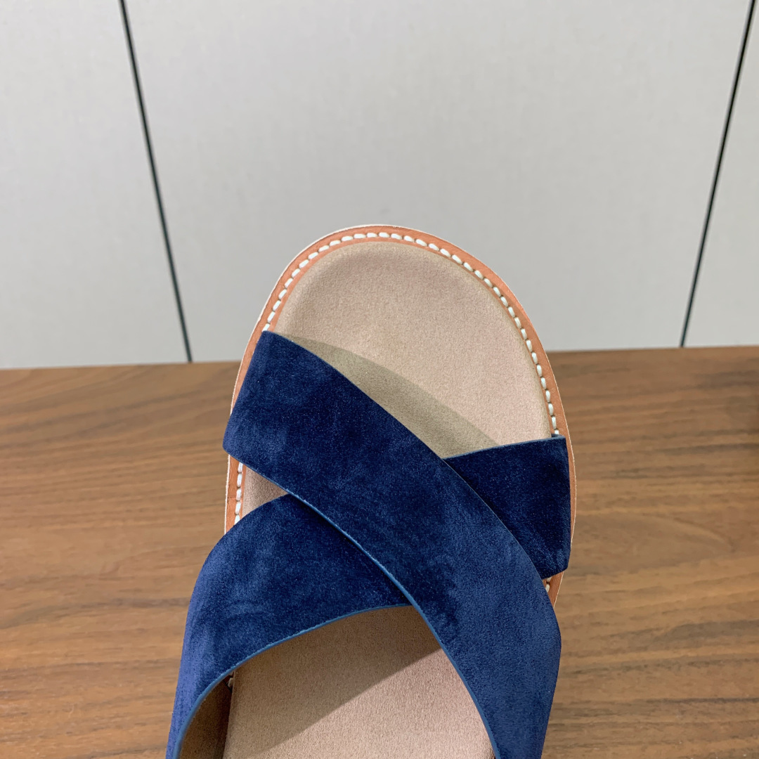【BRUNELL* CUCINELL*】情侣款拖鞋。鞋面进口环保牛绒，定制橡胶大底。真皮沿条。码数：女：