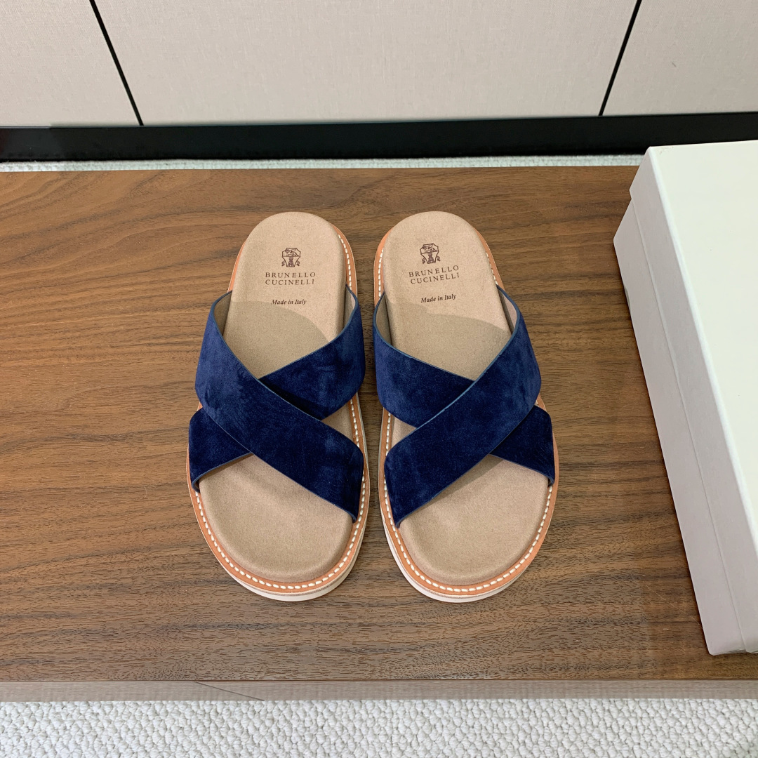 【BRUNELL* CUCINELL*】情侣款拖鞋。鞋面进口环保牛绒，定制橡胶大底。真皮沿条。码数：女：