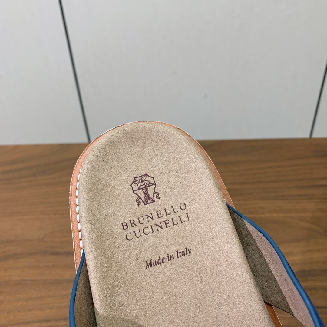 【BRUNELL* CUCINELL*】情侣款拖鞋。鞋面进口环保牛绒，定制橡胶大底。真皮沿条。码数：女：