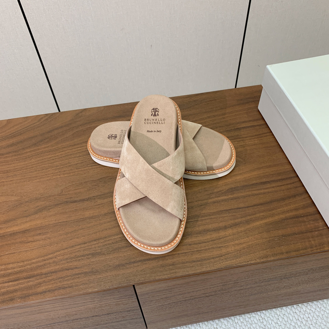 【BRUNELL* CUCINELL*】情侣款拖鞋。鞋面进口环保牛绒，定制橡胶大底。真皮沿条。码数：女：
