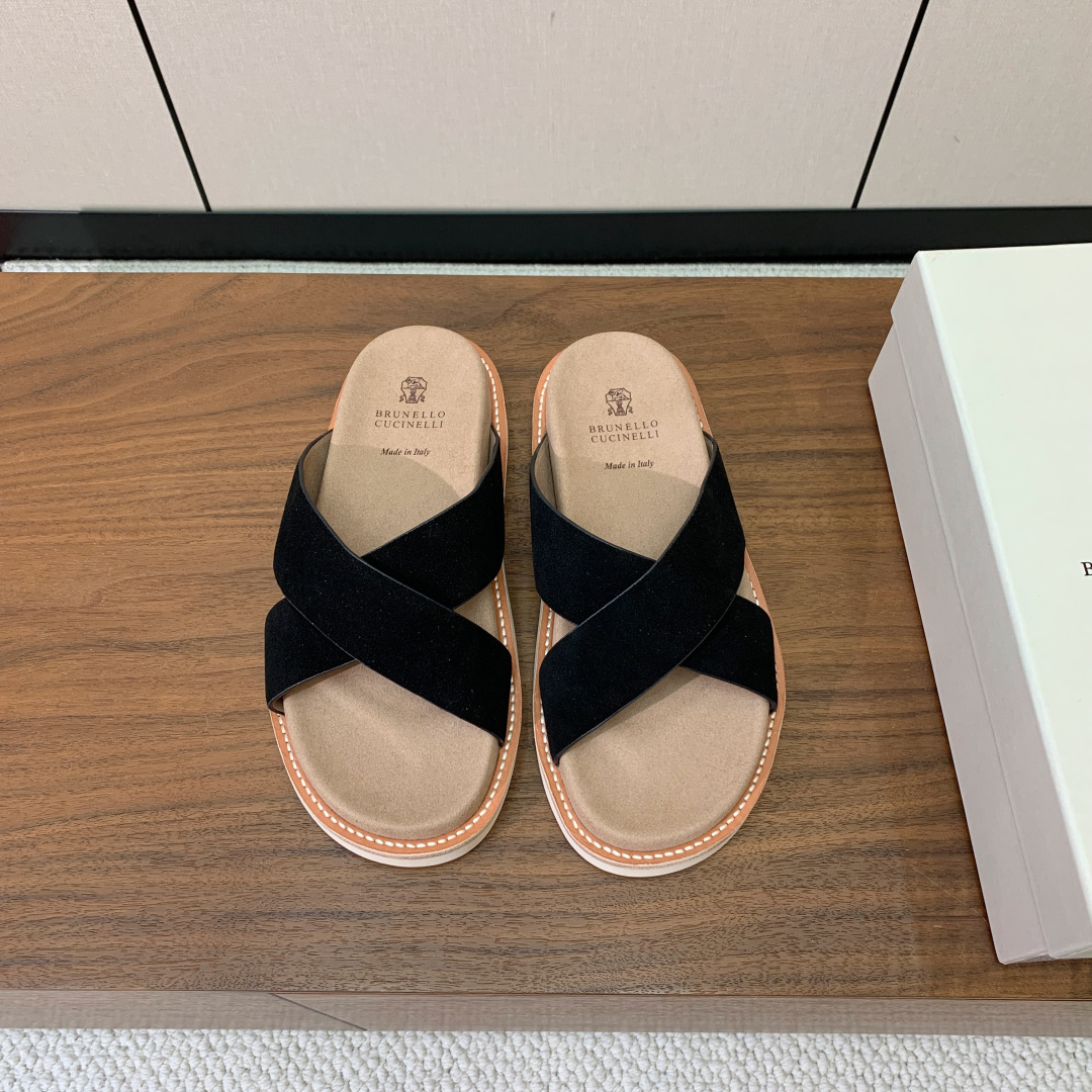 NO:868910,[BRUNELL* CUCINELL*] Couple style slippers. The upper is imported eco-friendly cowhide, customized rubber outsole. Genuine leather welt. Sizes for women are 36-42 (customized 41, 42 are non-refundable), men 39-46 (customized 45, 46 are non-refundable), slippers, brunello cucinelli, slippers19860909【BRUNELL* CUCINELL*】情侣款拖鞋.鞋面进口环保牛绒,定制橡胶大底.真皮沿条. 码数女36-42（41、42定制不退换） 男39-46（45、46定制不退换）,拖鞋,brunello cucinelli,slippers,Women's Shoes