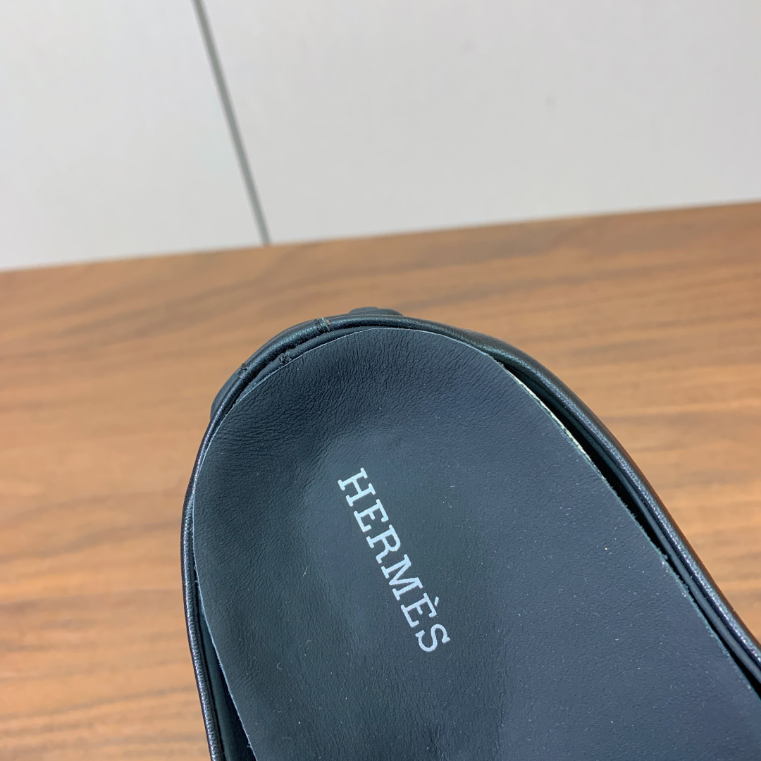 【Herm*s】包头拖。上脚简直太舒服了！憨厚又可爱！鞋面牛皮、羊京。原版大底。码数：35-40（40定