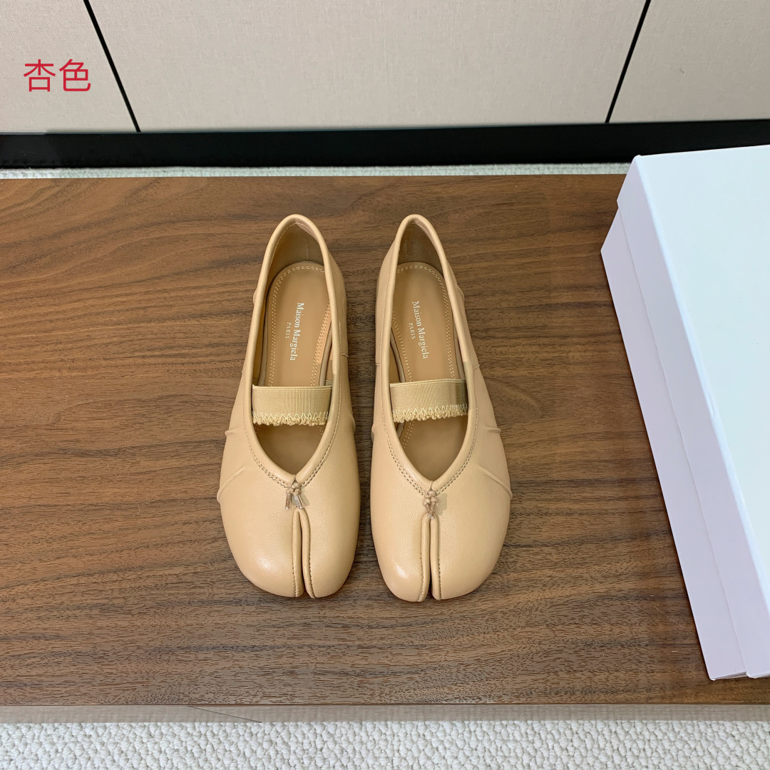 【Maison Margie*a】玛吉拉分趾单鞋。复古韵味，显瘦百搭。鞋面原版植柔羊皮、爆裂皮。羊皮内里