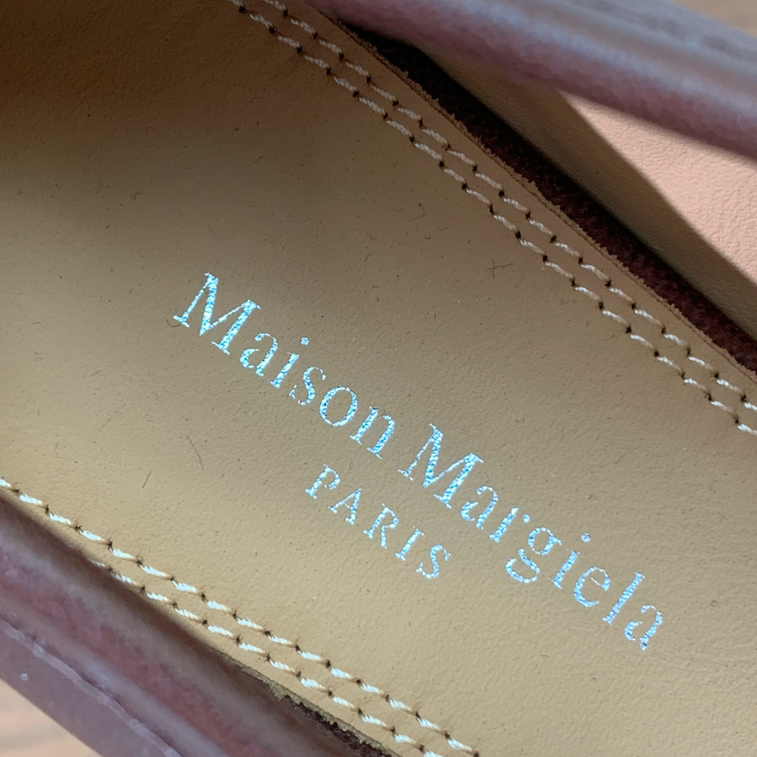 【Maison Margie*a】玛吉拉分趾单鞋。复古韵味，显瘦百搭。鞋面原版植柔羊皮、爆裂皮。羊皮内里