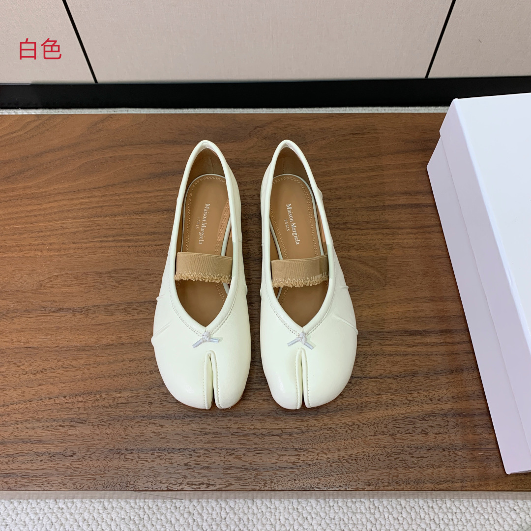 【Maison Margie*a】玛吉拉分趾单鞋。复古韵味，显瘦百搭。鞋面原版植柔羊皮、爆裂皮。羊皮内里