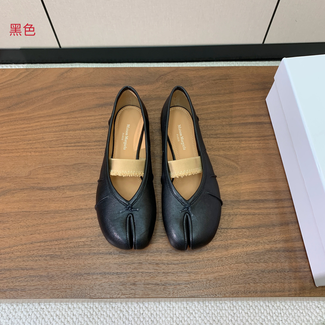 【Maison Margie*a】玛吉拉分趾单鞋。复古韵味，显瘦百搭。鞋面原版植柔羊皮、爆裂皮。羊皮内里