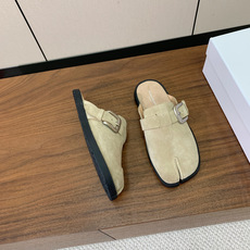 【Maison Margie*a】金属皮带扣分趾半拖勃肯鞋。设计简单、奢华的质感让你爱不释手 不想满大 【Maison Margie*a】金属皮带扣分趾半拖勃肯鞋。设计简单、奢华的质感让你爱不释手 不想满大