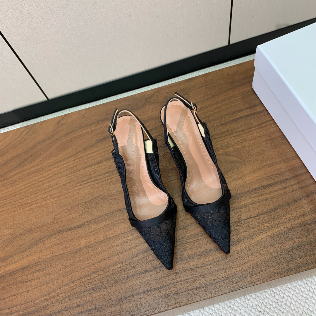 【Malone Souliers】蕾丝后空凉鞋。鞋面定制蕾丝，羊皮垫脚。进口真皮大底。跟高8.5cm码数